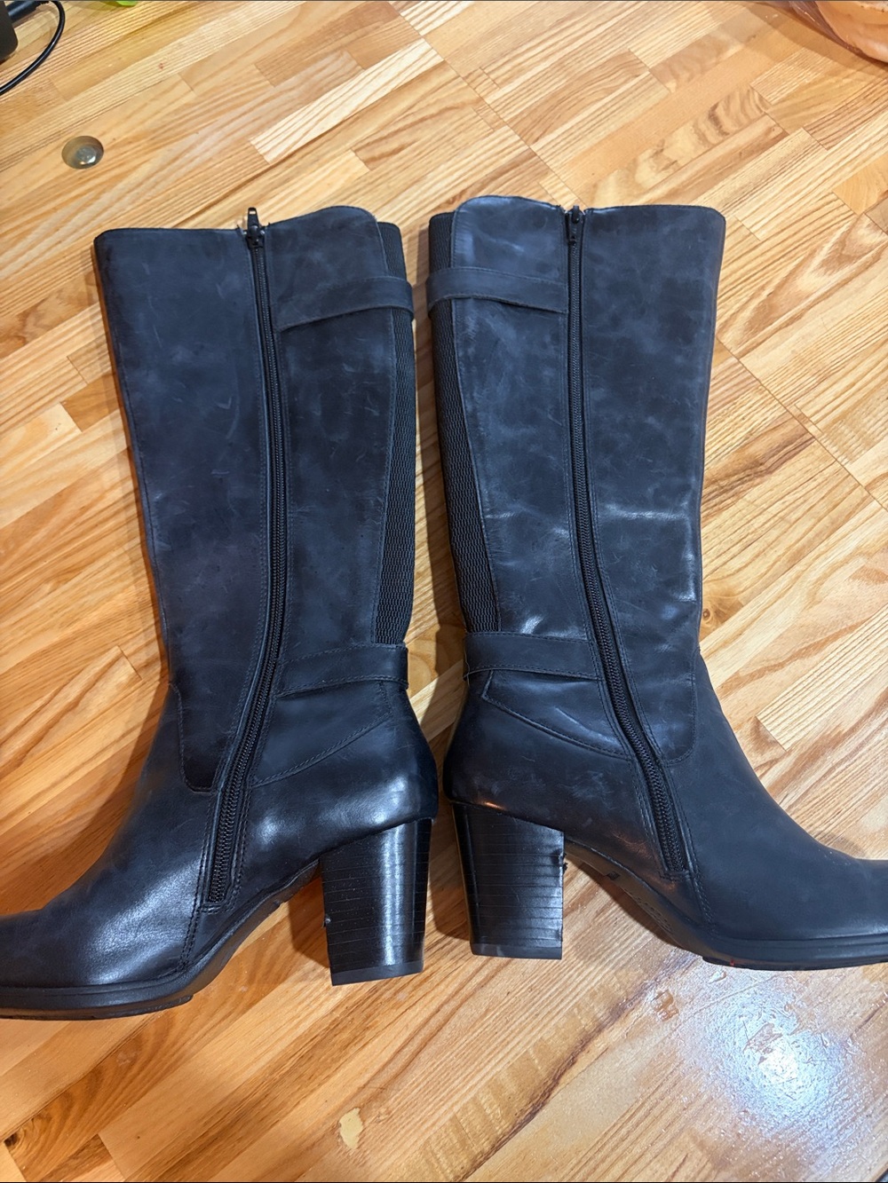 Born Women's Black Mid-Calf Leather Heeled Boots